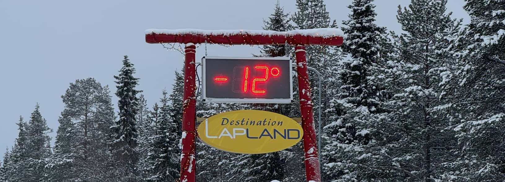 Ulkoilman RWM-lämpömittari maailman suurimmassa potkukelkassa Suomen Lapissa, Äkäslompolossa.