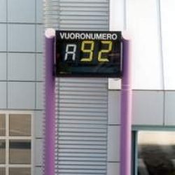 Katsastusaseman vuoronäyttö sisäänkutsuun.