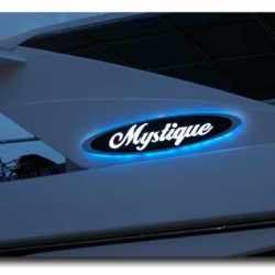 Laivakyltti Mystique, eteen- ja taaksevalaistu ledein - RWM-Systems.