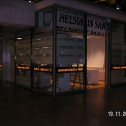 Helsingin Sanomien kulman ympäri kiertävä tekstinäyttö - RWM-Systems.