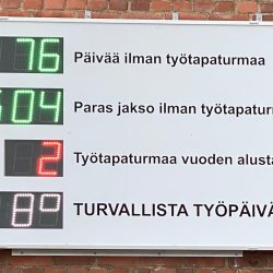 Työturvataulu Essity Finlandin tehtaalla Nokialla toivottaa turvallista työpäivää - RWM-Systems