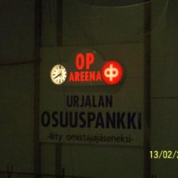 Jäähallin Osuuspankki -valomainos ja viisarikello.